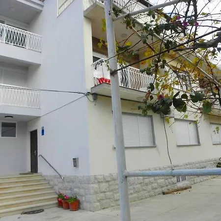 Apartment In With Sea View, Balcony, Air Conditioning, Wi-fi
